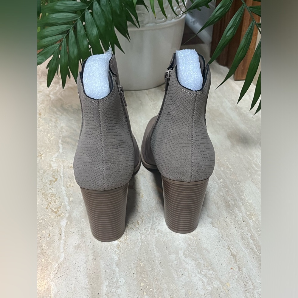 NWT Sun + Stone Women’s Gracey Faux Suede Booties - Picture 10 of 12